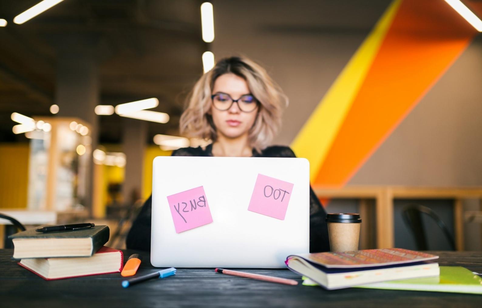 Environnement de travail collaboratif pour projets SEO