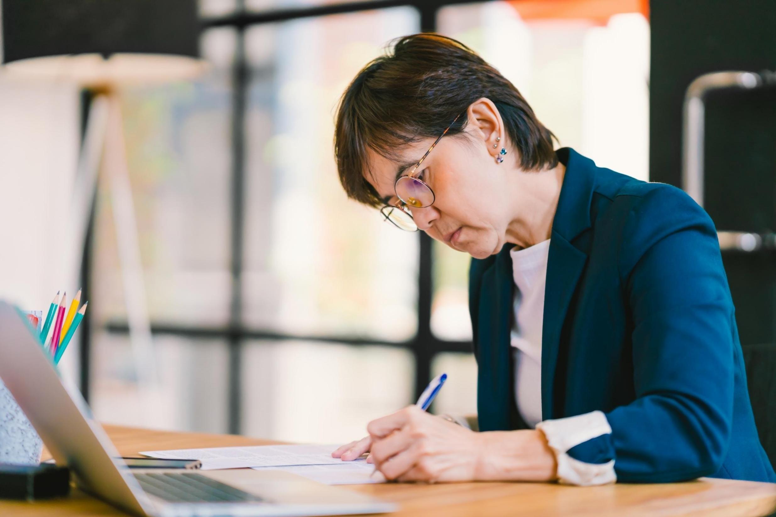 Tableau de bord analytique présentant des métriques de mots-clés
